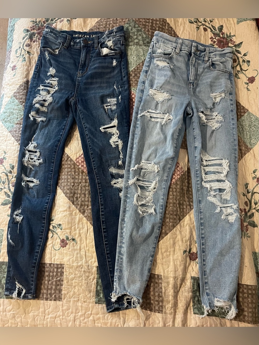Women’s American Eagle Distressed Jeans Size 0/R